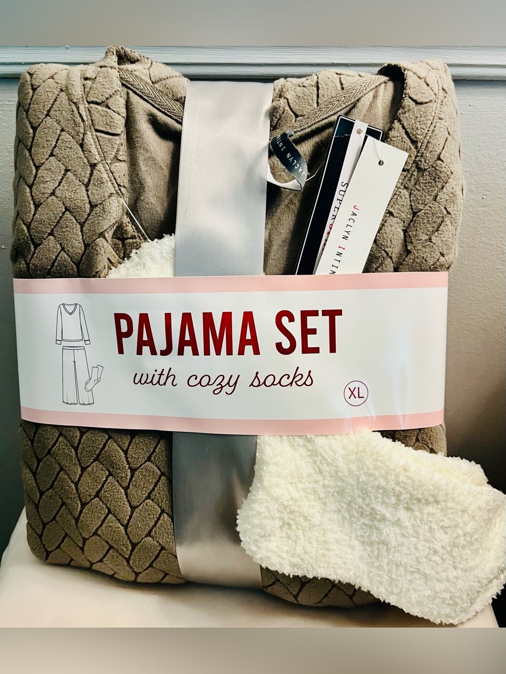 JACLYN INTIMATES NWT 3-Piece Plush Pajamas Set With Stretch Taupe/White. Size XL - Picture 8 of 8